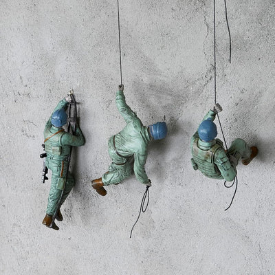 Climbing Man Wall Art, Soldiers Scaling Wall | Set of 3 | Military & Army Modern Room Wall Art Decor Climber Sculpture - Decoration Statue Home & Office Veteran, Ak47, AR15 , Gun Patriotic Gift